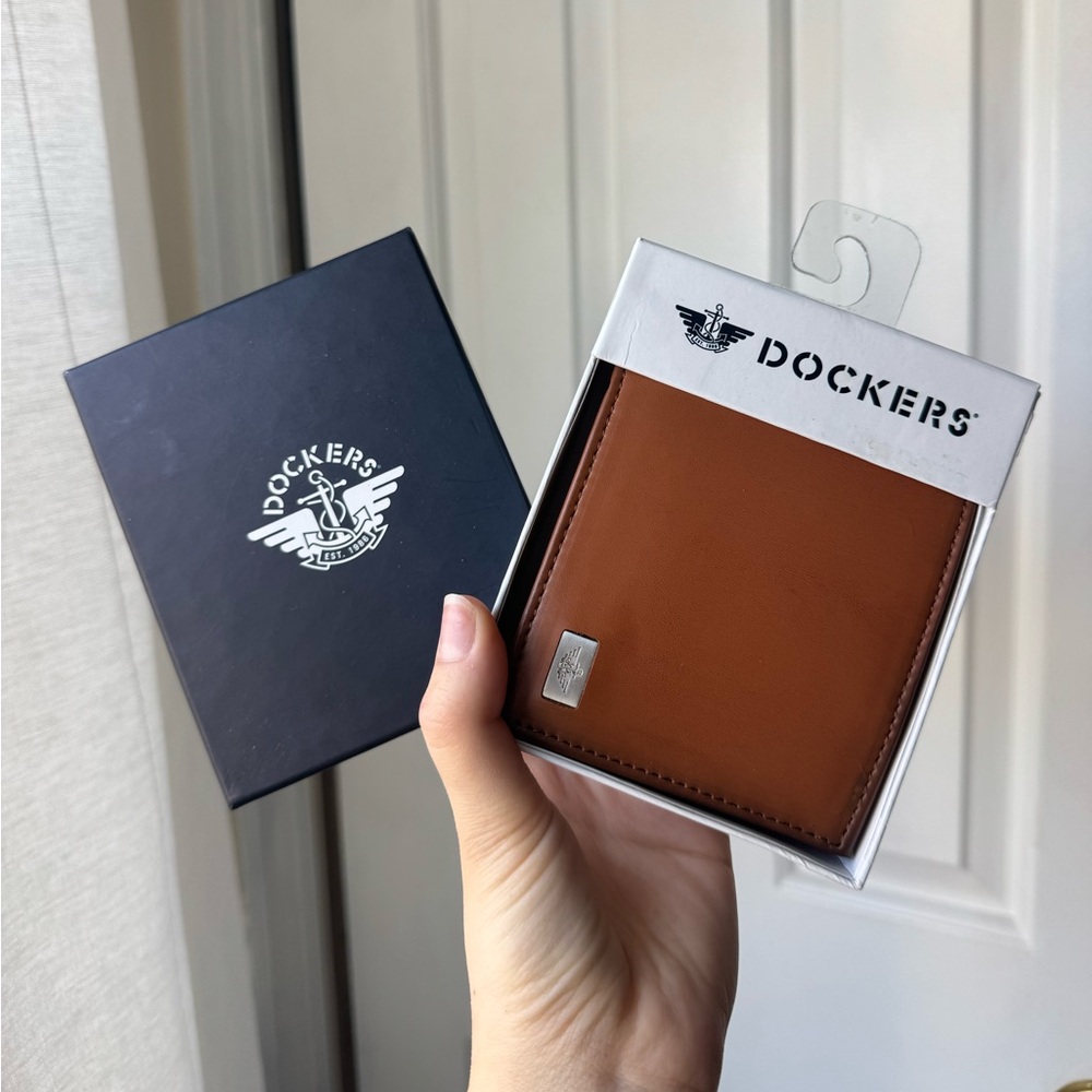 Dockers Tan Brown Wallet